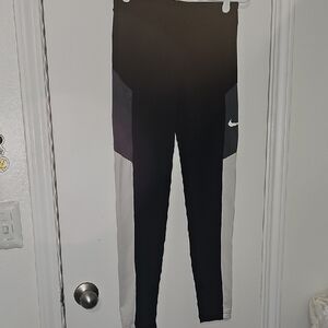 Nike Women's Black and Gray Leggings